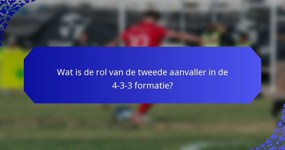 Wat is de rol van de tweede aanvaller in de 4-3-3 formatie?