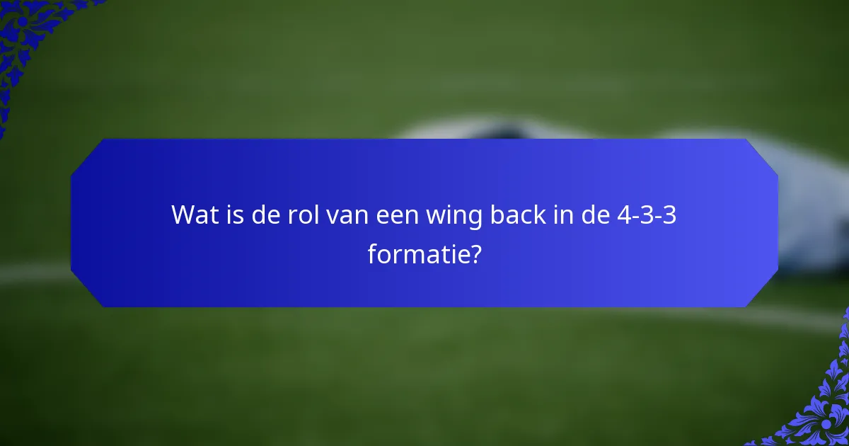 Wat is de rol van een wing back in de 4-3-3 formatie?